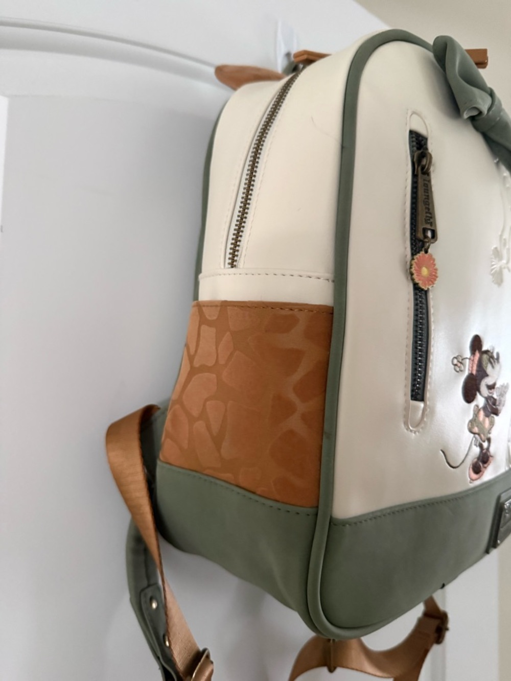 Loungefly Cream and Olive Green Minnie Mouse Giraffe Daisy Bow Mini Backpack - Picture 3 of 4